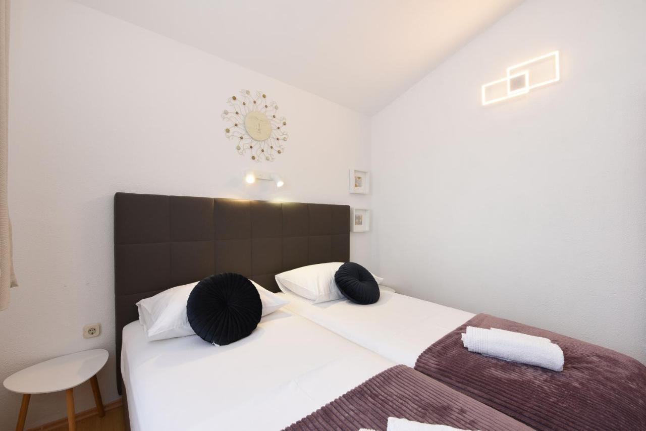 Apartments By The Sea Starigrad, Paklenica - 16421 Extérieur photo