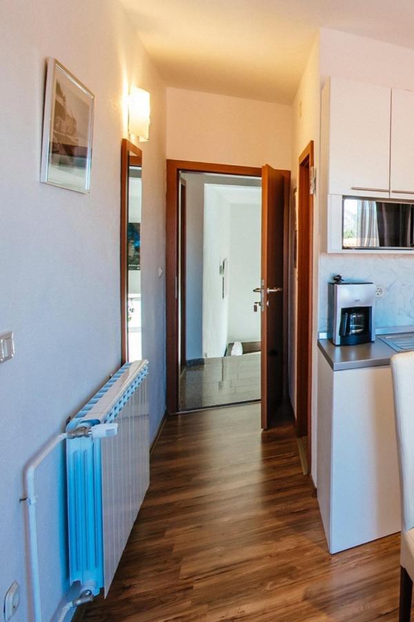 Apartments By The Sea Starigrad, Paklenica - 16421 Extérieur photo